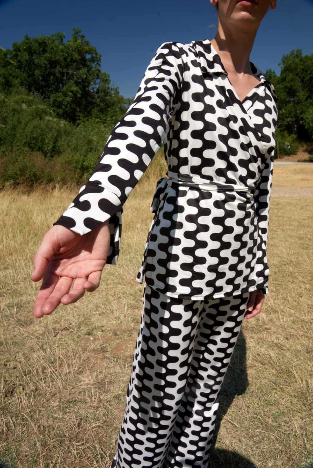 ΚΡΟΥΑΖΕ CURVED STRIPES PRINT