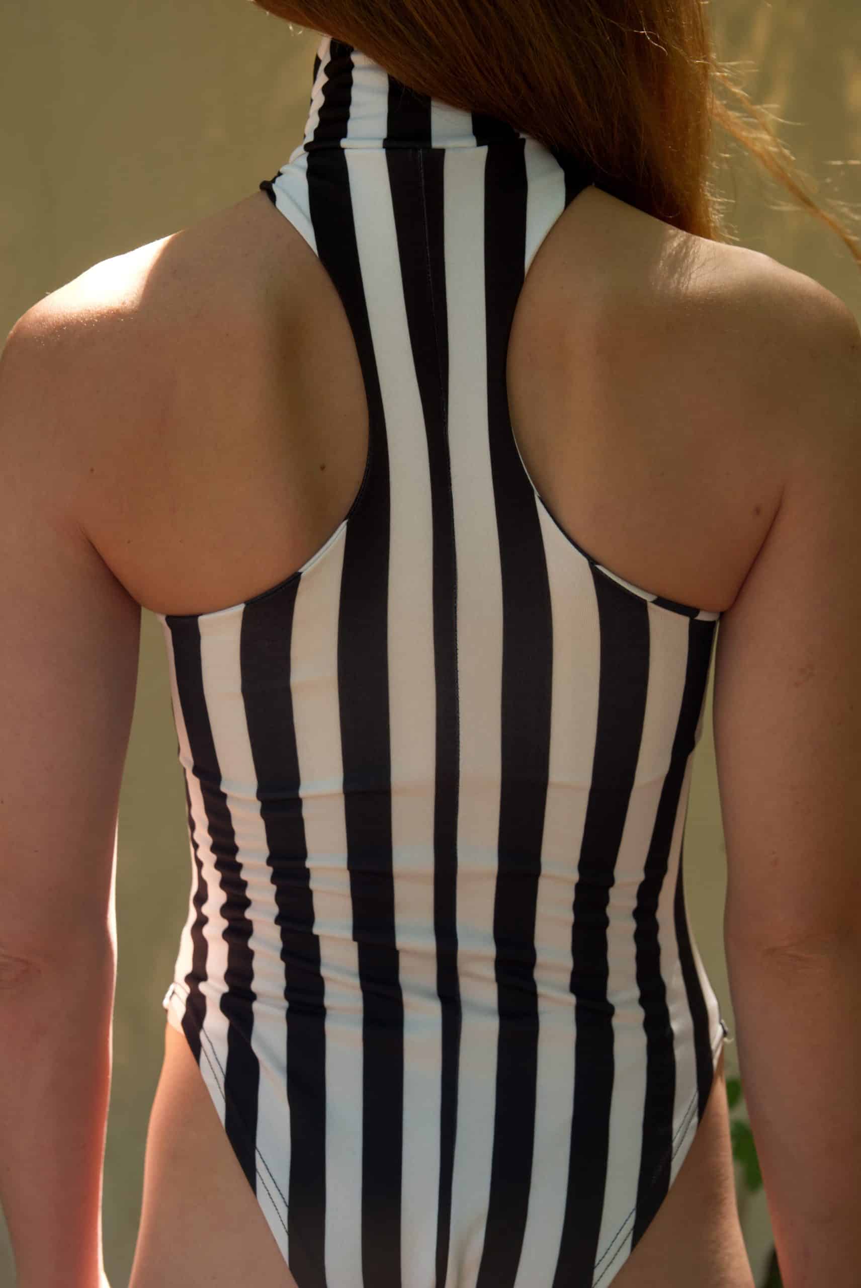 BODY SLEEVELESS STRIPES PRINT